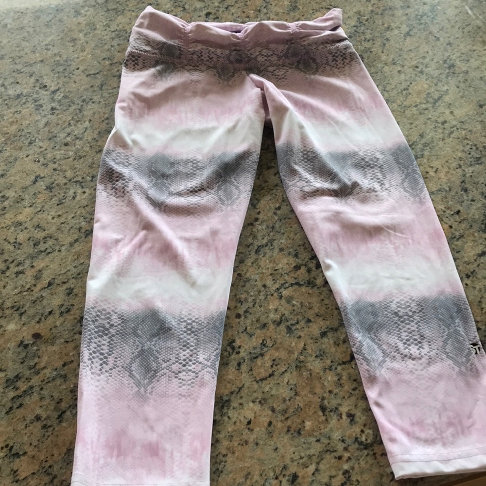 Super cute snakeskin patterned Capri leggings